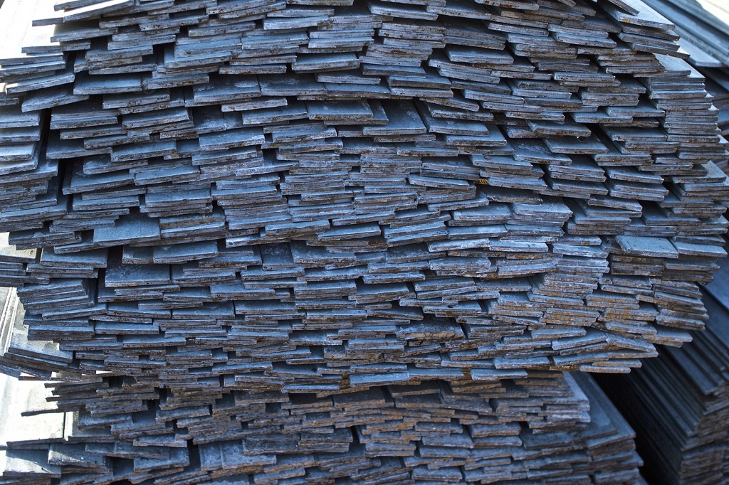 Полоса стальная_3.jpg bigstock-Metal-Profile-Strip-In-Packs-A-263040889.jpg